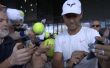 ATP - Madrid Quand Nadal apprend à un fan comment utiliser... son téléphone