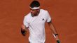 Roland-Garros Malgré des crampes, Jakub Mensik renverse Navone dans un marathon