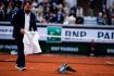 Roland-Garros Quand l'arbitre a aidé un pigeon blessé sur le court...