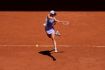 Roland-Garros Iga Swiatek domine Magda Linette pour rejoindre les huitièmes
