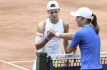 WTA - Bogota Harmony Tan touchée au poignet, Elise Mertens au tapis