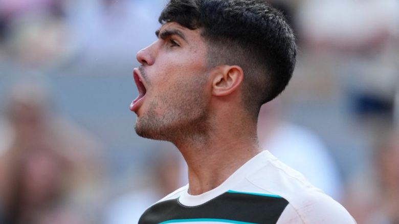 https://www.tennisactu.net/photo/news/images/ALCARAZ%20Carlos/%40RolandGarros%20Alcaraz%20R4%20RG25.jpg
