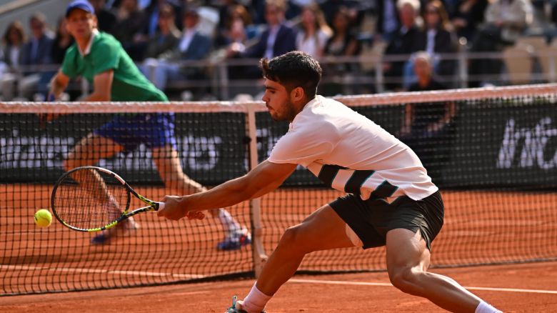 https://www.tennisactu.net/photo/news/images/ALCARAZ%20Carlos/%40RolandGarros%20Alcaraz%20set3%20rg25%20finale.jpg