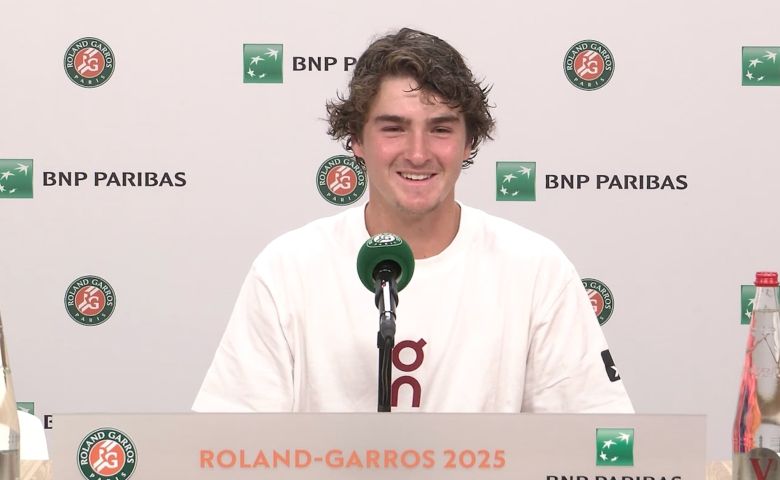 https://www.tennisactu.net/photo/news/images/FONSECA%20Joao/%40RolandGarros%20Fonseca%20R1%20RG25.jpg
