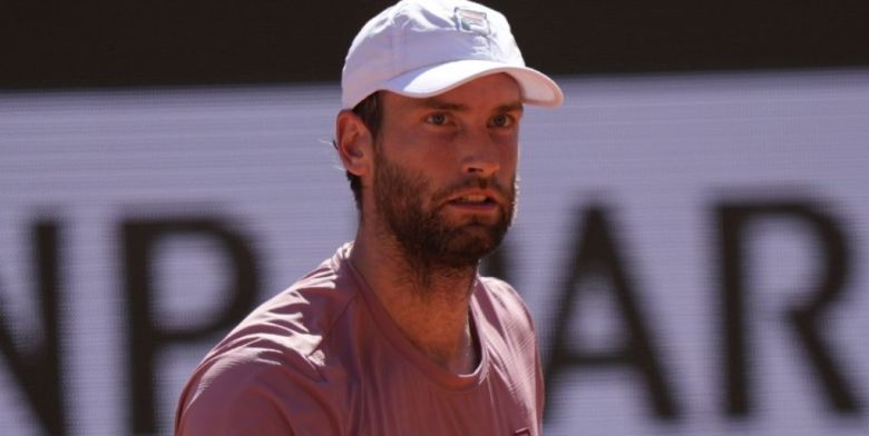 https://www.tennisactu.net/photo/news/images/HALYS%20Quentin/%40FFT%20HALYS%20RG253T.jpg