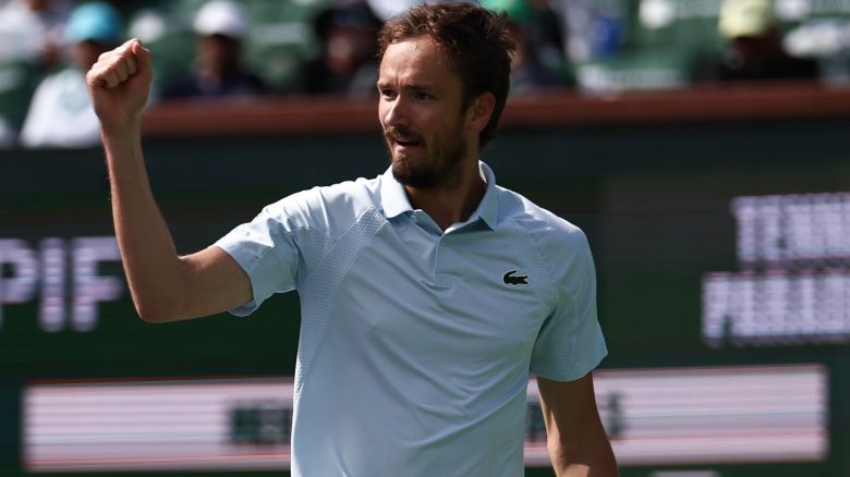 https://www.tennisactu.net/photo/news/images/MEDVEDEV%20Daniil/%40BNPParibasOpen%20medvedev%20qf.jpg