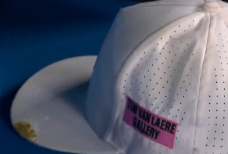Quel sketch la casquette «souillée» de Reilly Opelka