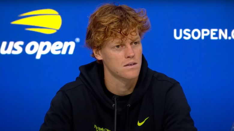 https://www.tennisactu.net/photo/news/images/SINNER%20Jannik/%40usopen%20janniksinner25%20conf3t.jpg