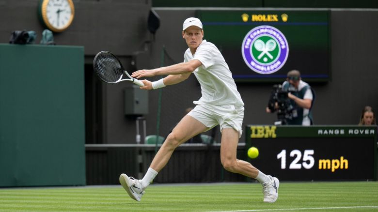 https://www.tennisactu.net/photo/news/images/SINNER%20Jannik/Sinner%20%40wimbledon%20practice.jpg