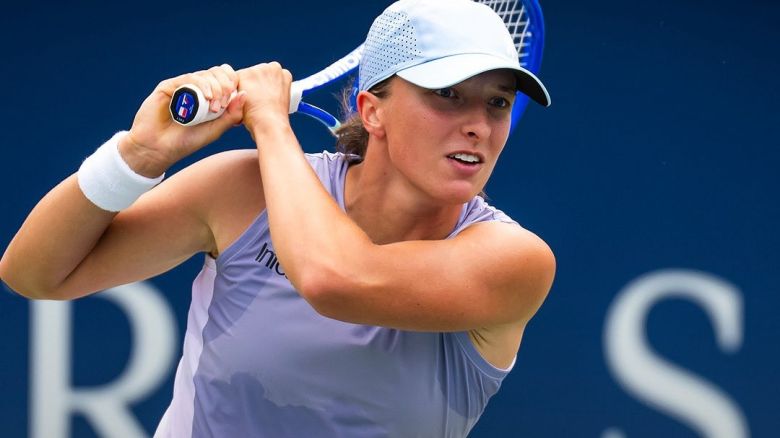 https://www.tennisactu.net/photo/news/images/SWIATEK%20Iga/%40wta%20swiatek%20canada.jpeg