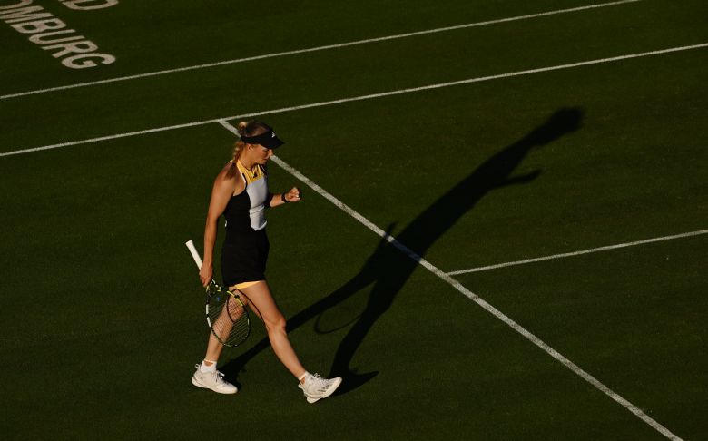 Wozniacki abandonne, Blinkova manque cinq balles de match