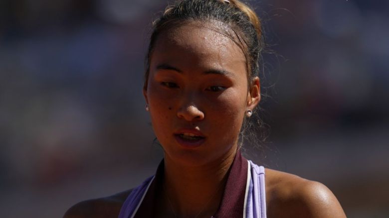 https://www.tennisactu.net/photo/news/images/ZHENG%20Qinwen/%40RolandGarros%20Zheng%20R3%20RG25.jpg